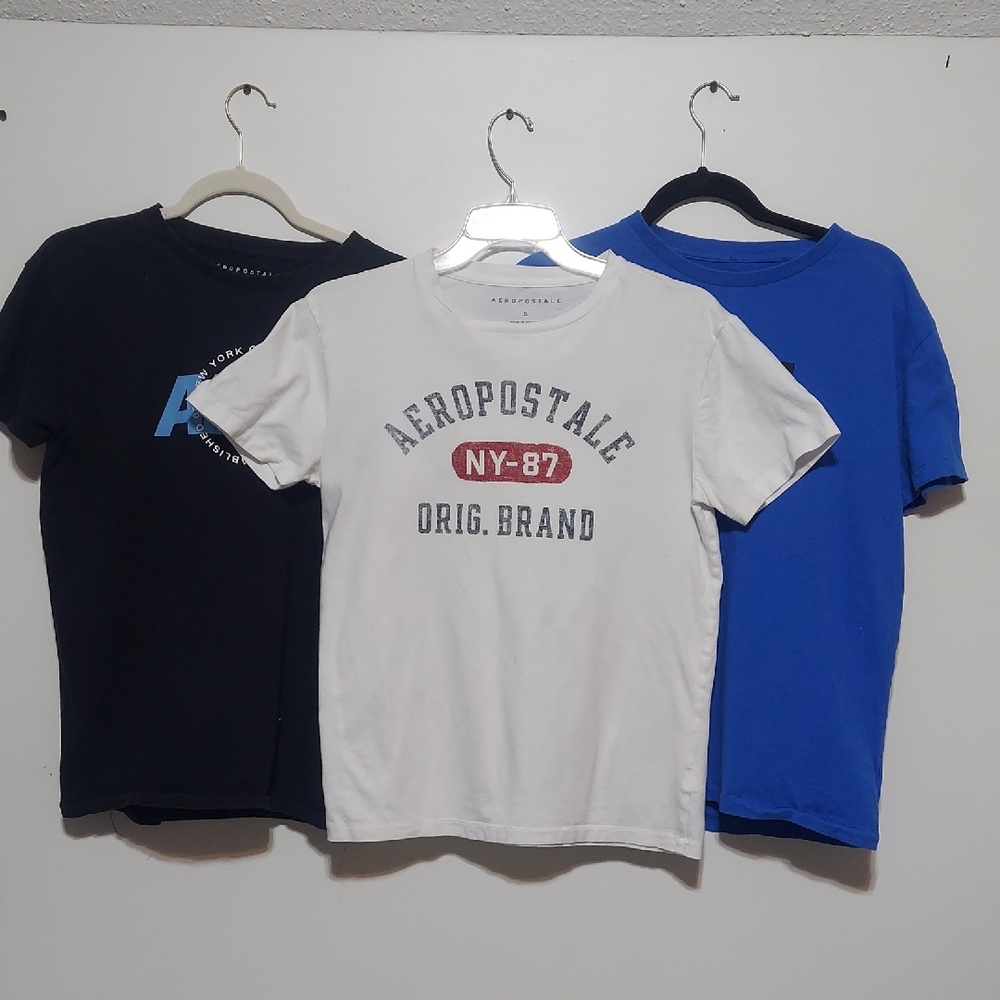 Lot of 3 Men's Aeropostale T-Shirts - Black, Blue, & White - Size Small - UGC